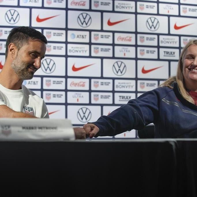 US women's coach Emma Hayes sidesteps equal pay question if high-priced star takes over American men